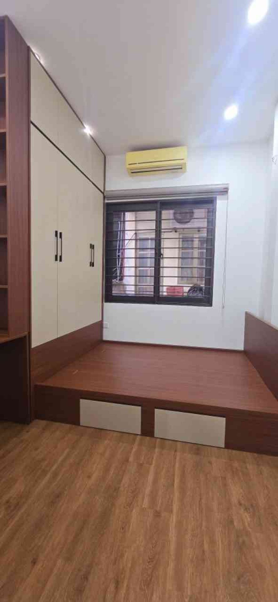 Bán nhà Bùi Ngọc Dương - diện tích 11m2 5 tầng - Căn góc 2 thoáng - giá 3,45 tỷ