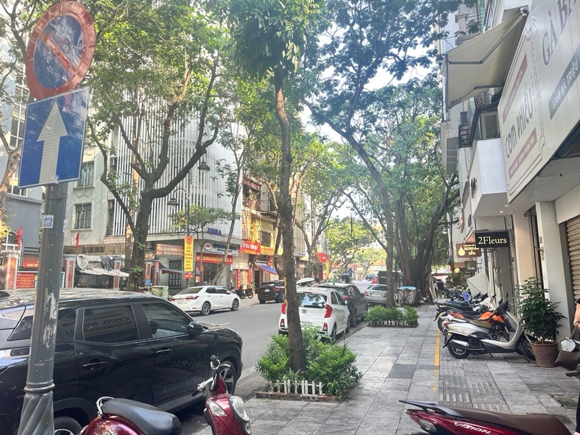 Bán nhà Bà Triệu - diện tích 72m2 3 tầng - 2 mặt thoáng - giá 53 tỷ