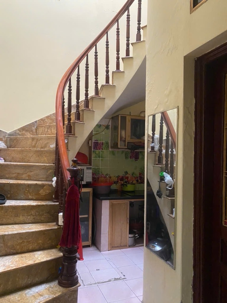 Bán nhà Đường Láng - diện tích 90m2 2 tầng - Mặt phố đắc địa - giá 26,9 tỷ