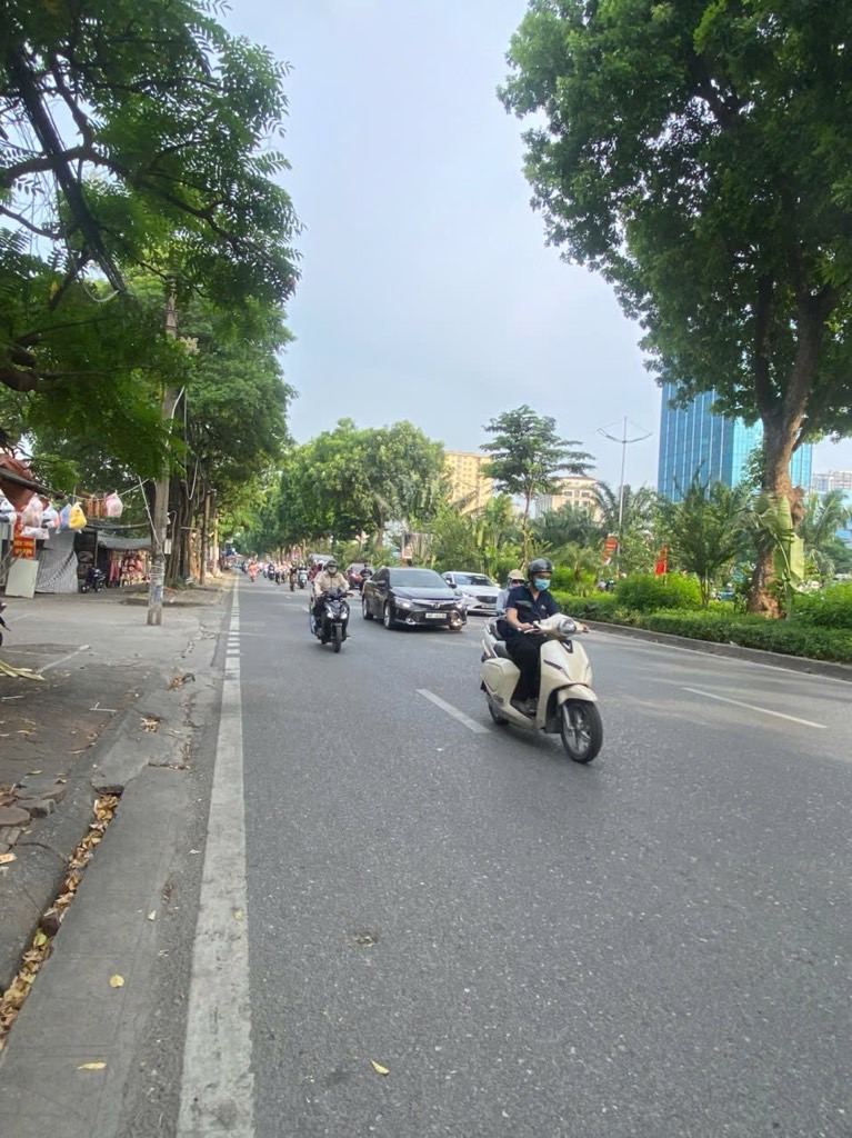 Bán nhà Đường Láng - diện tích 90m2 2 tầng - Mặt phố đắc địa - giá 26,9 tỷ