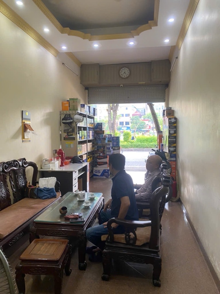 Bán nhà Đường Láng - diện tích 90m2 2 tầng - Mặt phố đắc địa - giá 26,9 tỷ