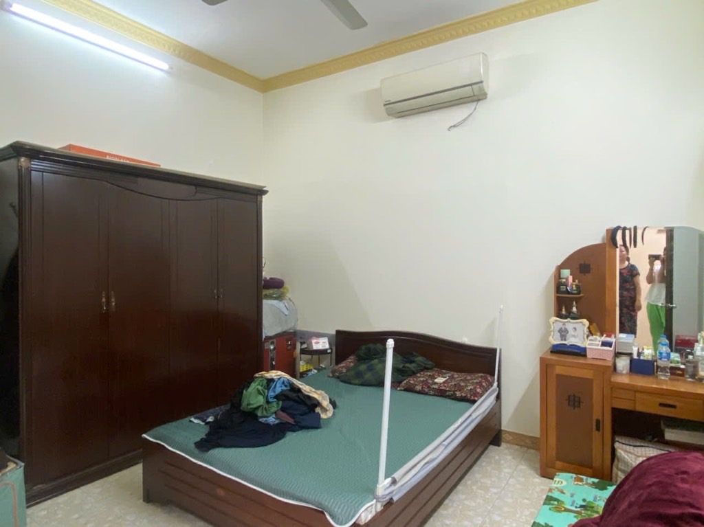 Bán nhà Đường Láng - diện tích 90m2 2 tầng - Mặt phố đắc địa - giá 26,9 tỷ