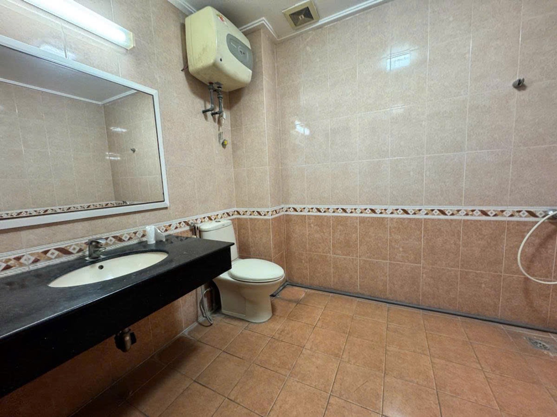 Bán nhà Hoàng Cầu - diện tích 74.3m2 4 tầng - Mặt ngõ thông, vị trí đẹp - giá 53 tỷ