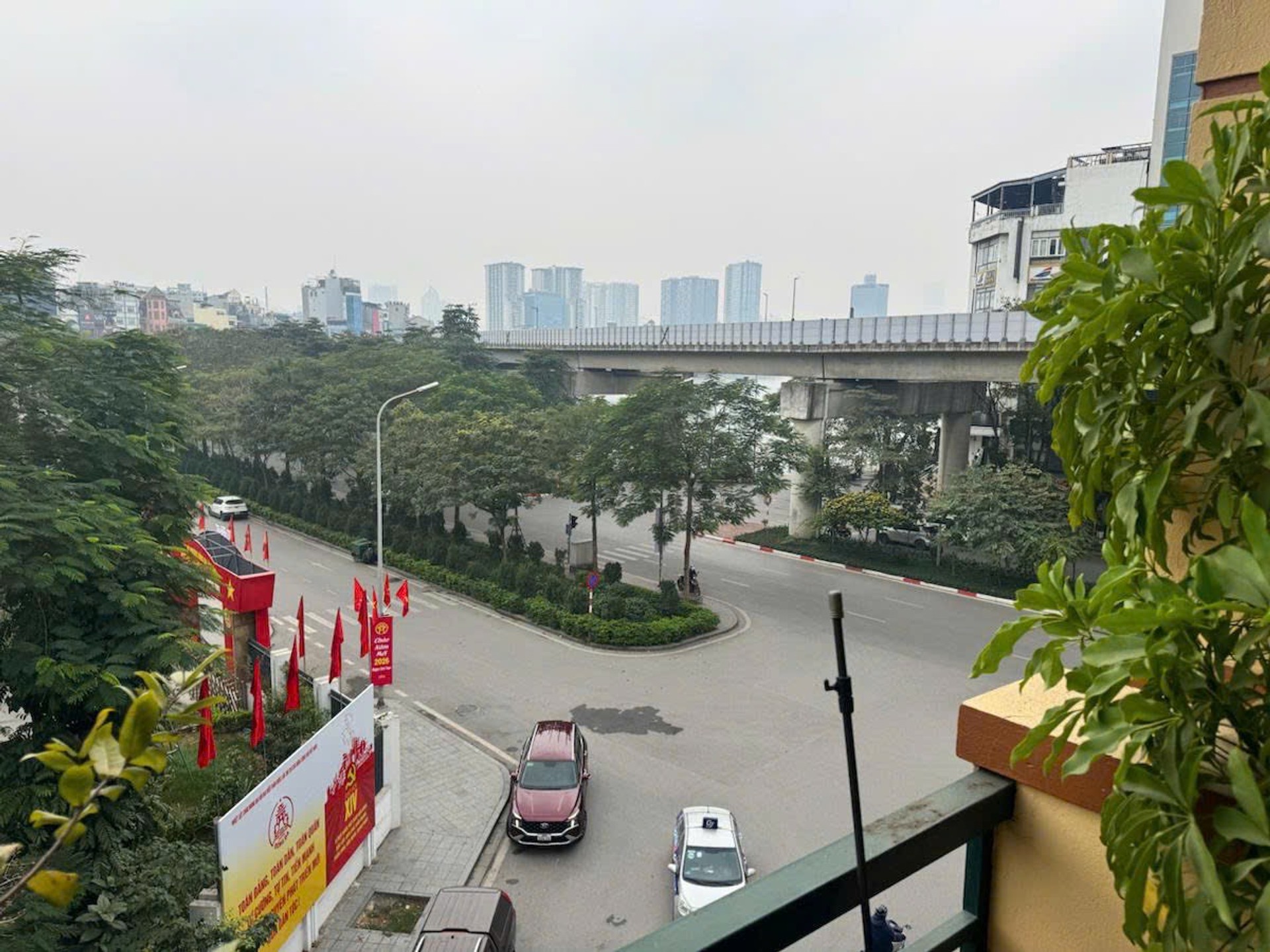 Bán nhà Hoàng Cầu - diện tích 74.3m2 4 tầng - Mặt ngõ thông, vị trí đẹp - giá 53 tỷ