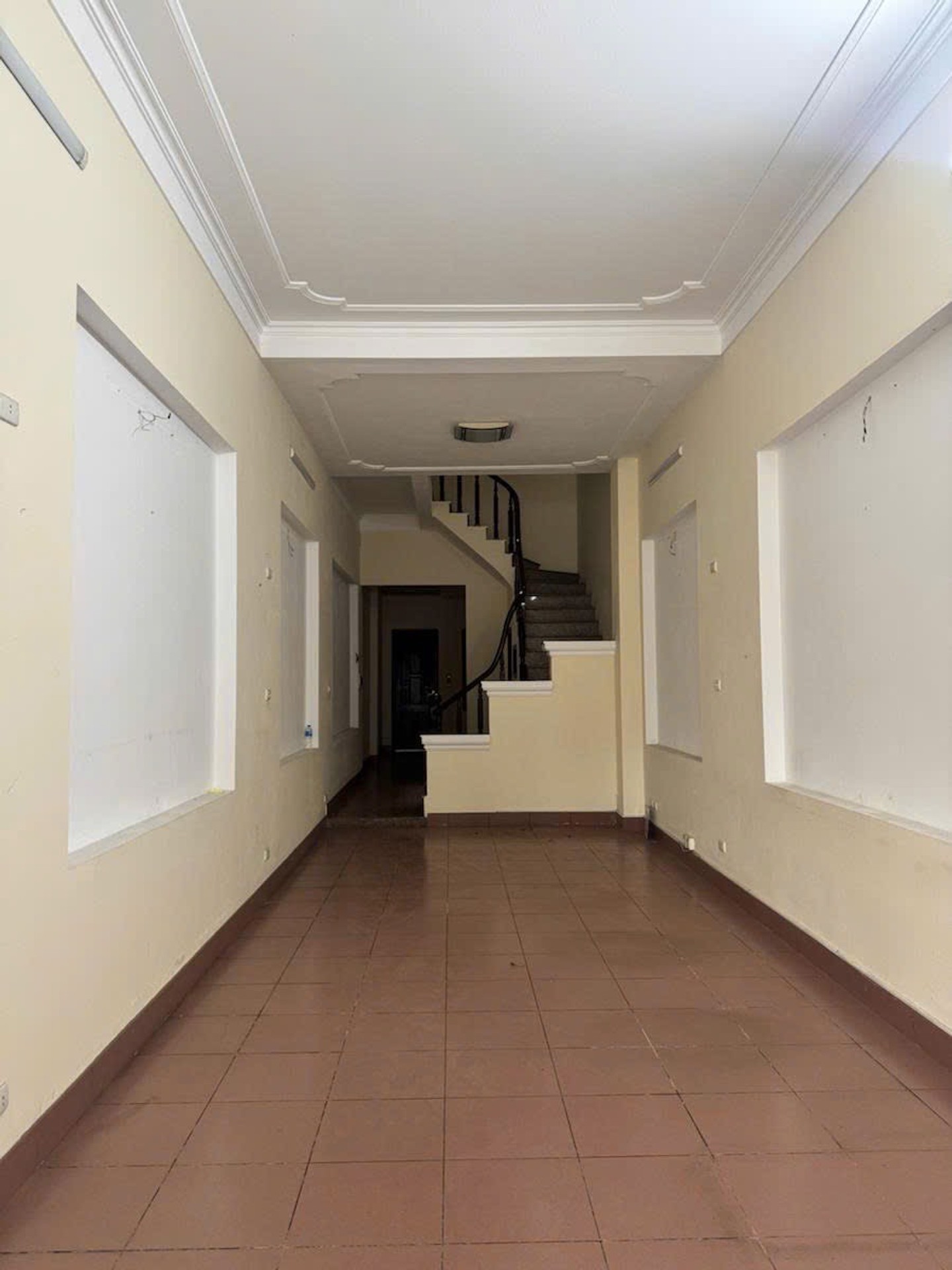 Bán nhà Hoàng Cầu - diện tích 74.3m2 4 tầng - Mặt ngõ thông, vị trí đẹp - giá 53 tỷ