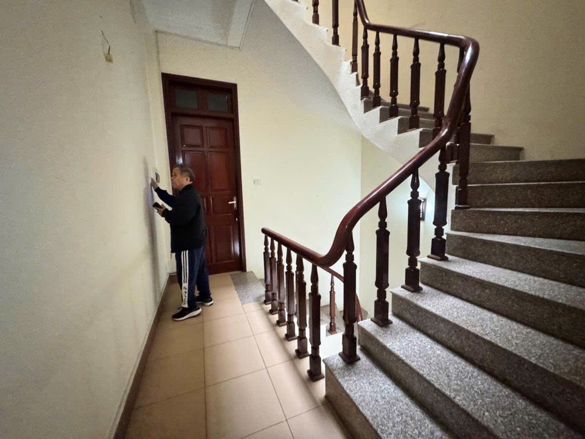 Bán nhà Hoàng Cầu - diện tích 74.3m2 4 tầng - Mặt ngõ thông, vị trí đẹp - giá 53 tỷ