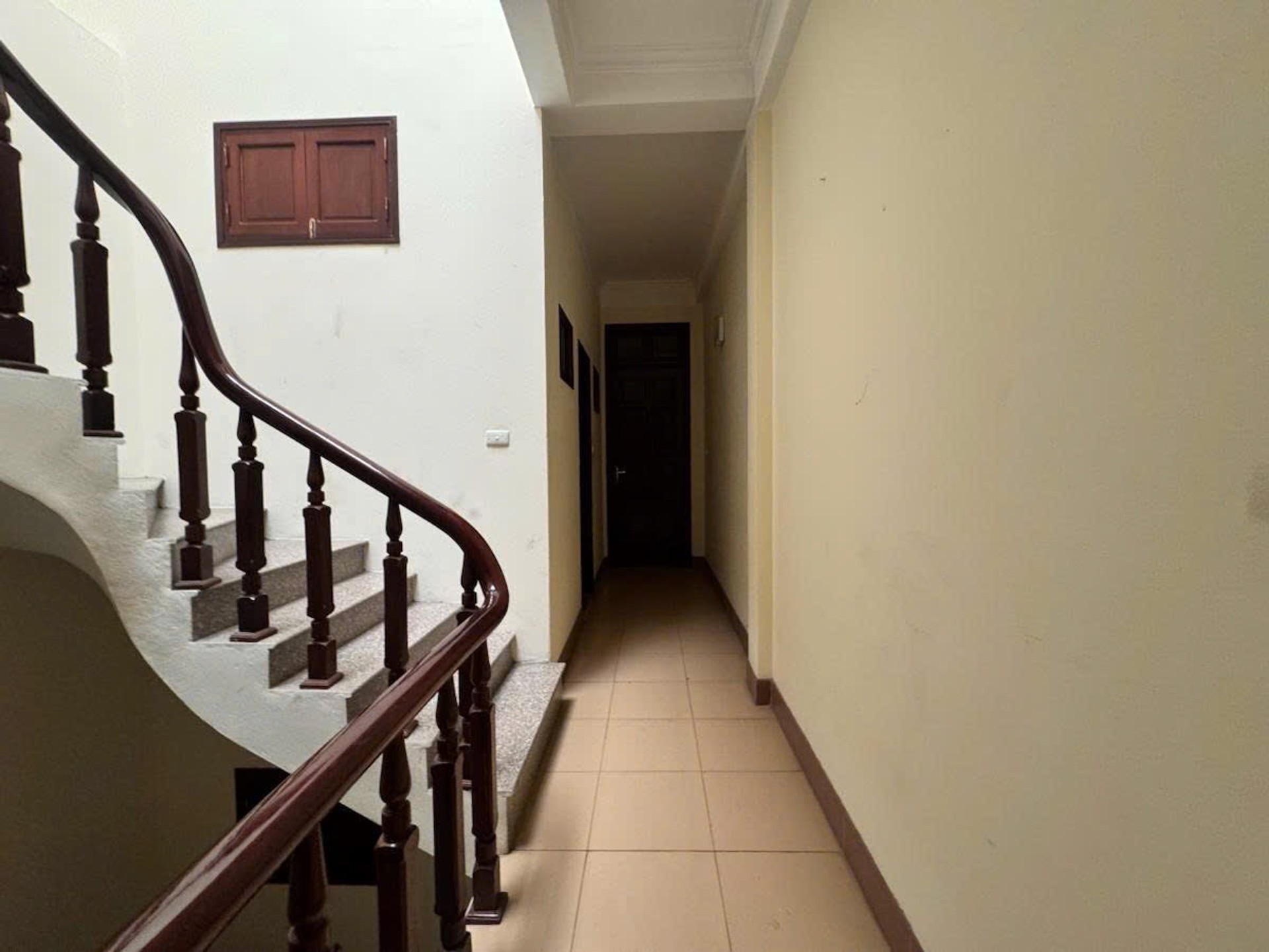 Bán nhà Hoàng Cầu - diện tích 74.3m2 4 tầng - Mặt ngõ thông, vị trí đẹp - giá 53 tỷ