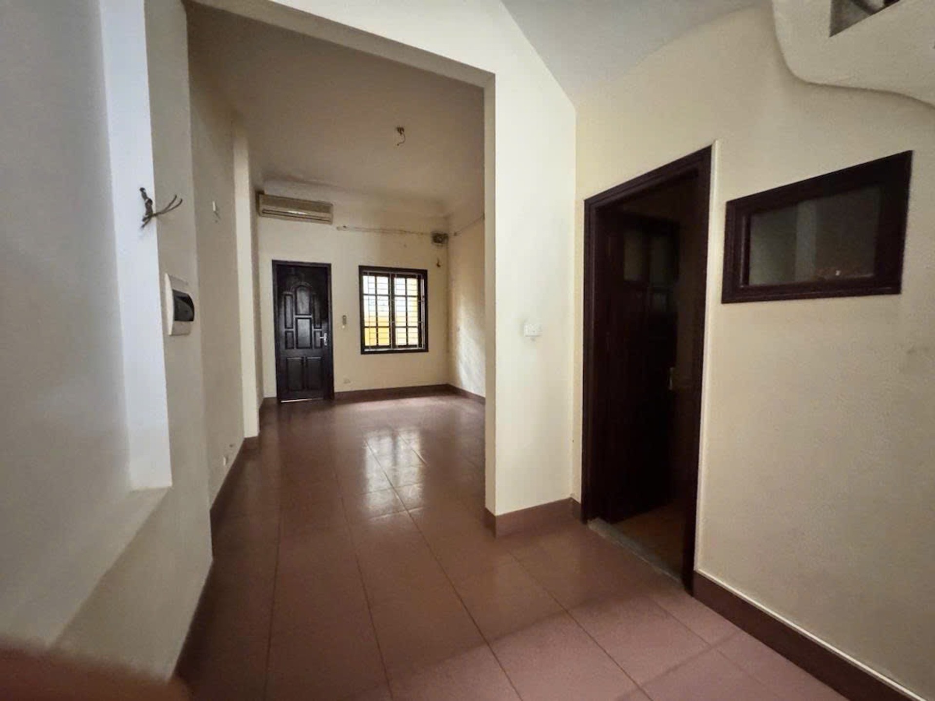 Bán nhà Hoàng Cầu - diện tích 74.3m2 4 tầng - Mặt ngõ thông, vị trí đẹp - giá 53 tỷ