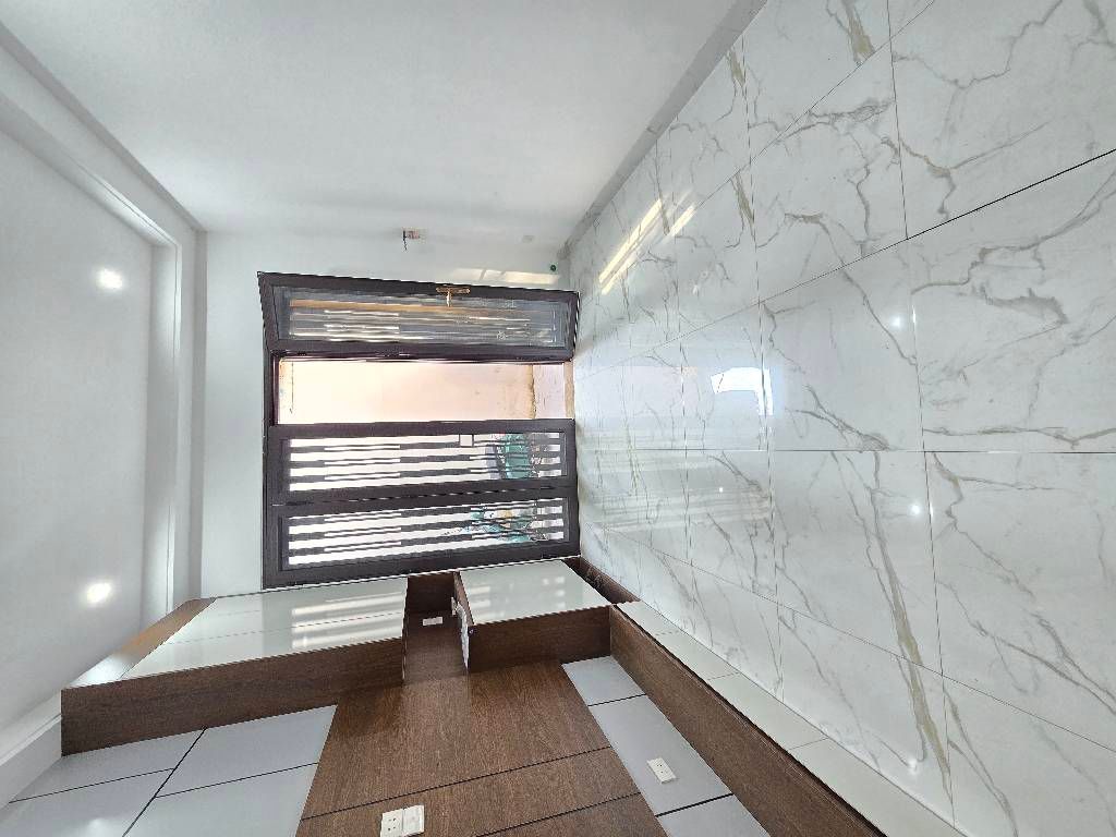 Bán nhà Định Công - diện tích 40m2 5 tầng - Ô tô đỗ cửa - giá 10,5 tỷ
