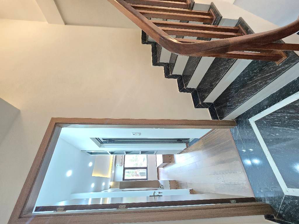 Bán nhà Định Công - diện tích 40m2 5 tầng - Ô tô đỗ cửa - giá 10,5 tỷ