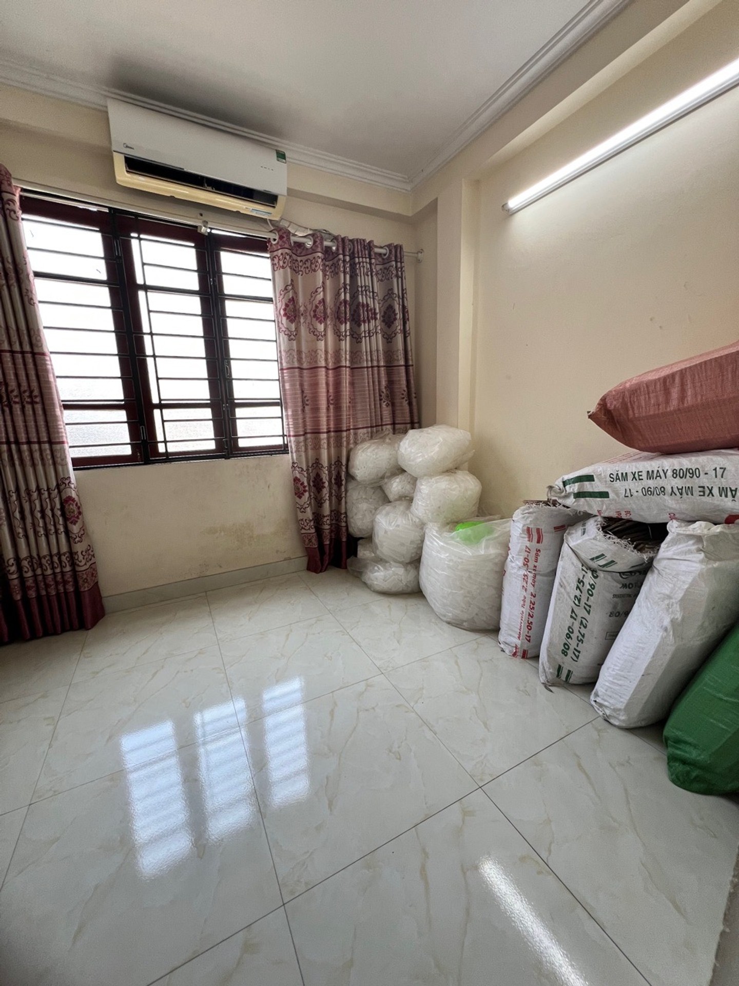 Bán nhà Tam Trinh - diện tích 25m2 4 tầng - ngõ 3 gác, cửa nhà SH quay đầu - giá 6,5 tỷ