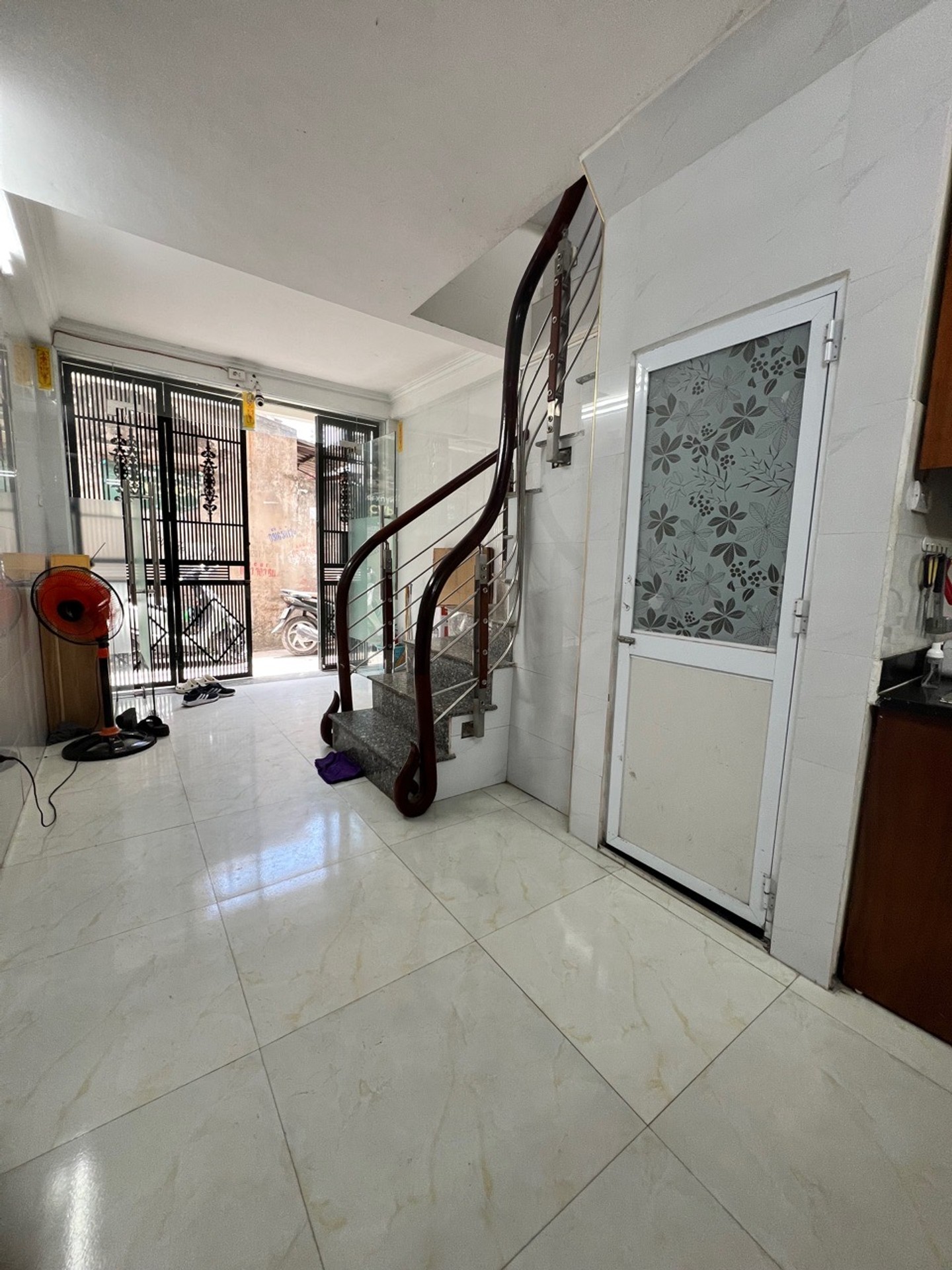 Bán nhà Tam Trinh - diện tích 25m2 4 tầng - ngõ 3 gác, cửa nhà SH quay đầu - giá 6,5 tỷ
