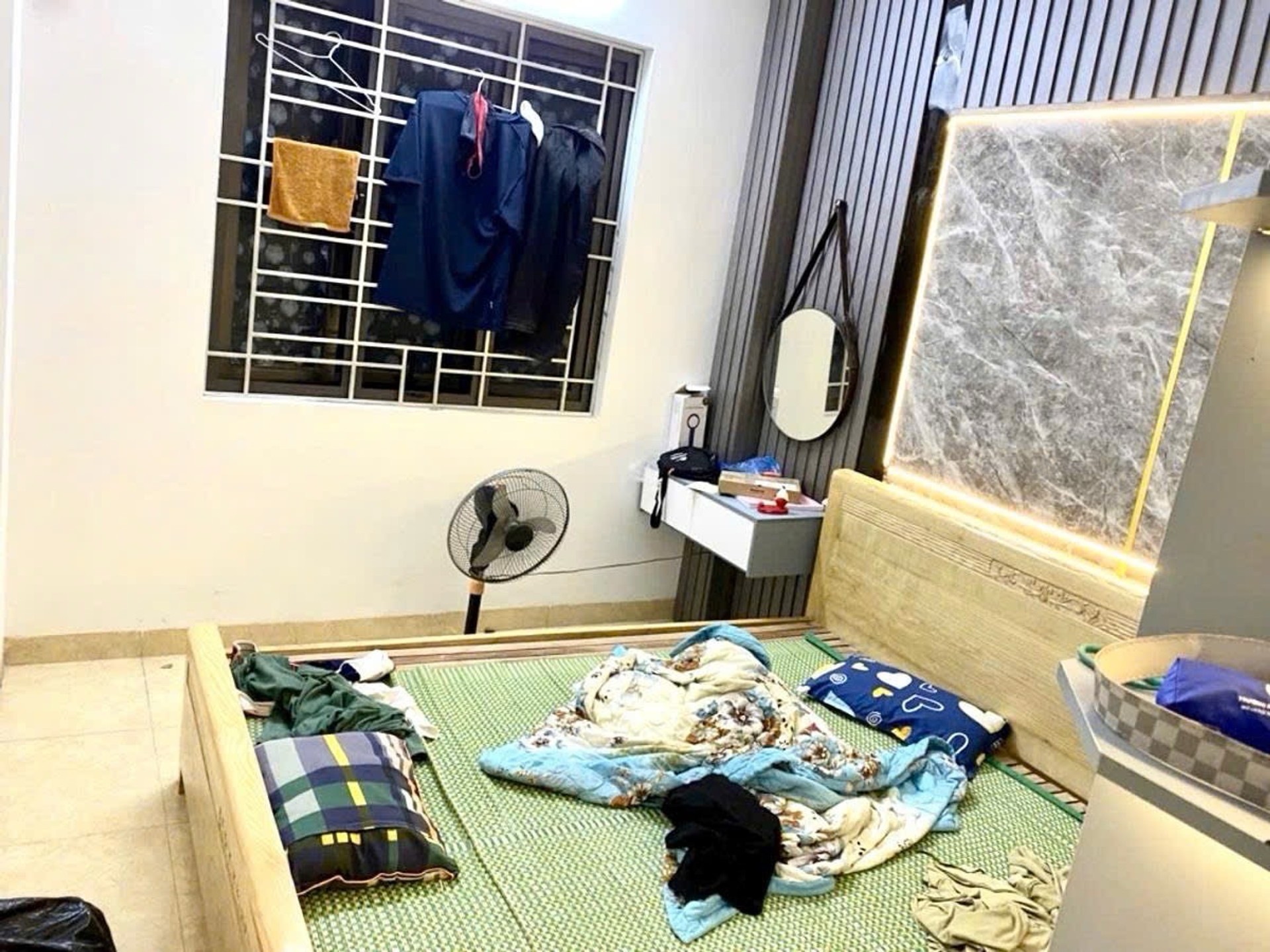 Bán nhà Thanh Lân - diện tích 34m2 4 tầng - Nhà đẹp, cho thuê 4 phòng - giá 5 tỷ