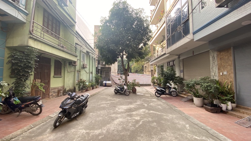 Bán nhà Bùi Huy Bích - diện tích 80m2 4 tầng - Ô tô tránh - giá 32 tỷ