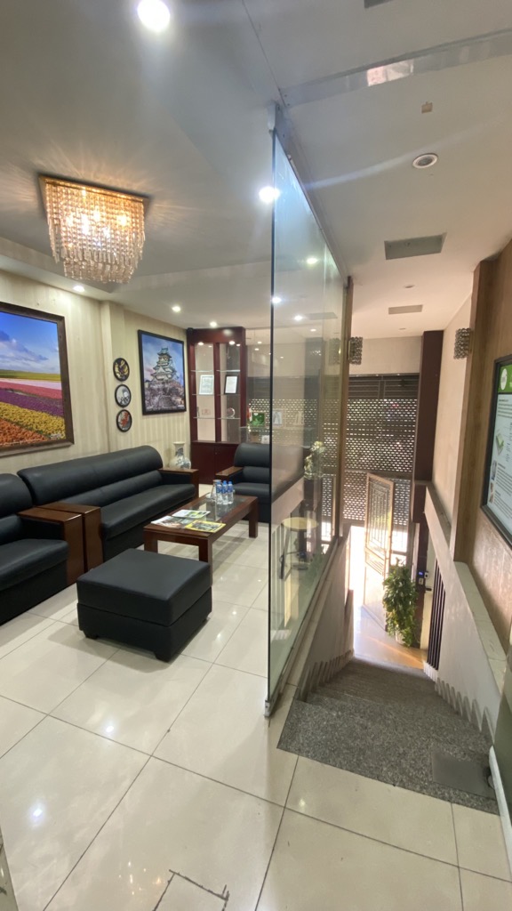 Bán nhà Bùi Huy Bích - diện tích 80m2 4 tầng - Ô tô tránh - giá 32 tỷ