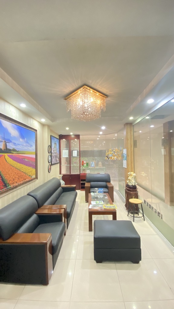 Bán nhà Bùi Huy Bích - diện tích 80m2 4 tầng - Ô tô tránh - giá 32 tỷ