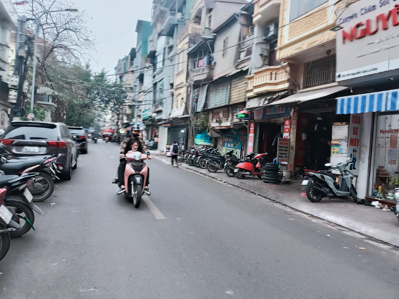 Bán nhà Nguyễn Cao - diện tích 8m2 2 tầng - Lô góc - giá 3 tỷ