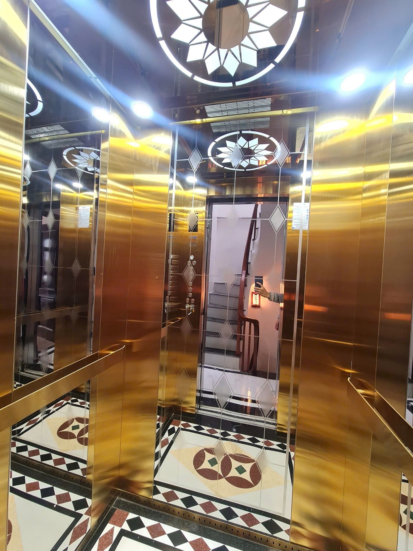 Bán nhà Minh Khai - diện tích 37m2 6 tầng - Lô góc - giá 18,3 tỷ