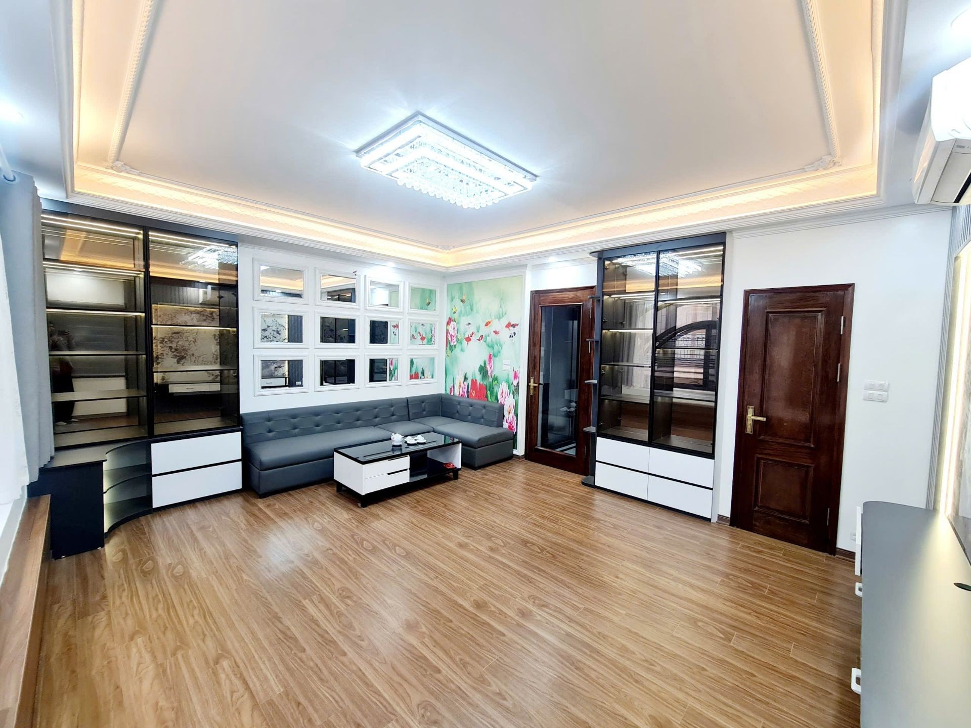 Bán nhà Minh Khai - diện tích 37m2 6 tầng - Lô góc - giá 18,3 tỷ