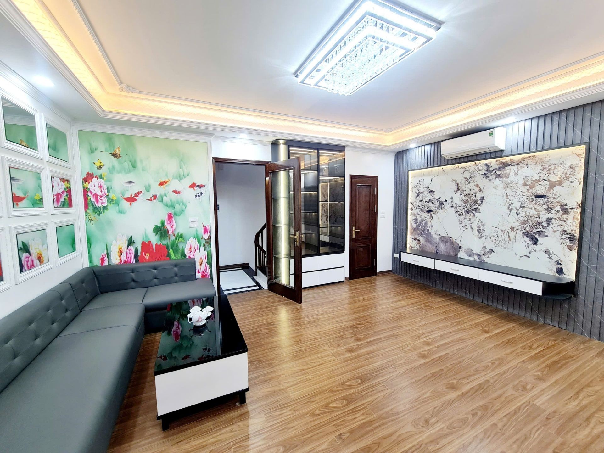 Bán nhà Minh Khai - diện tích 37m2 6 tầng - Lô góc - giá 18,3 tỷ