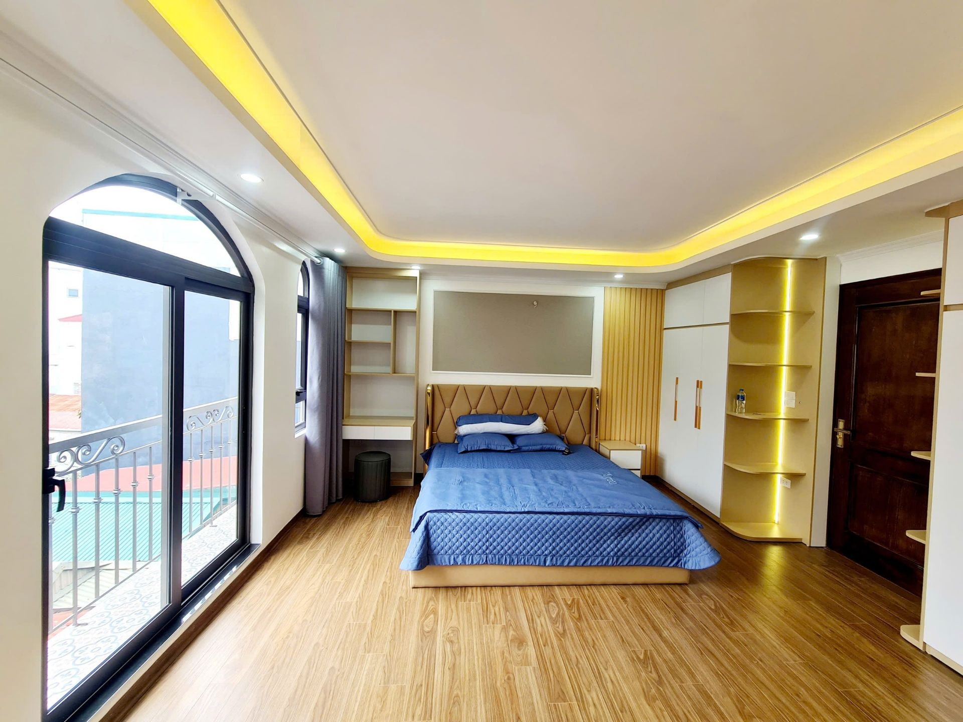 Bán nhà Minh Khai - diện tích 37m2 6 tầng - Lô góc - giá 18,3 tỷ