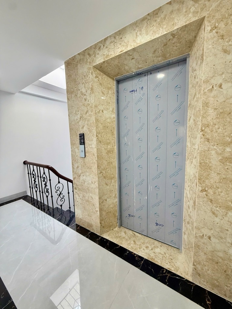 Bán nhà Giáp Nhị - diện tích 50m2 6 tầng - Ô tô đỗ cổng - giá 14,5 tỷ