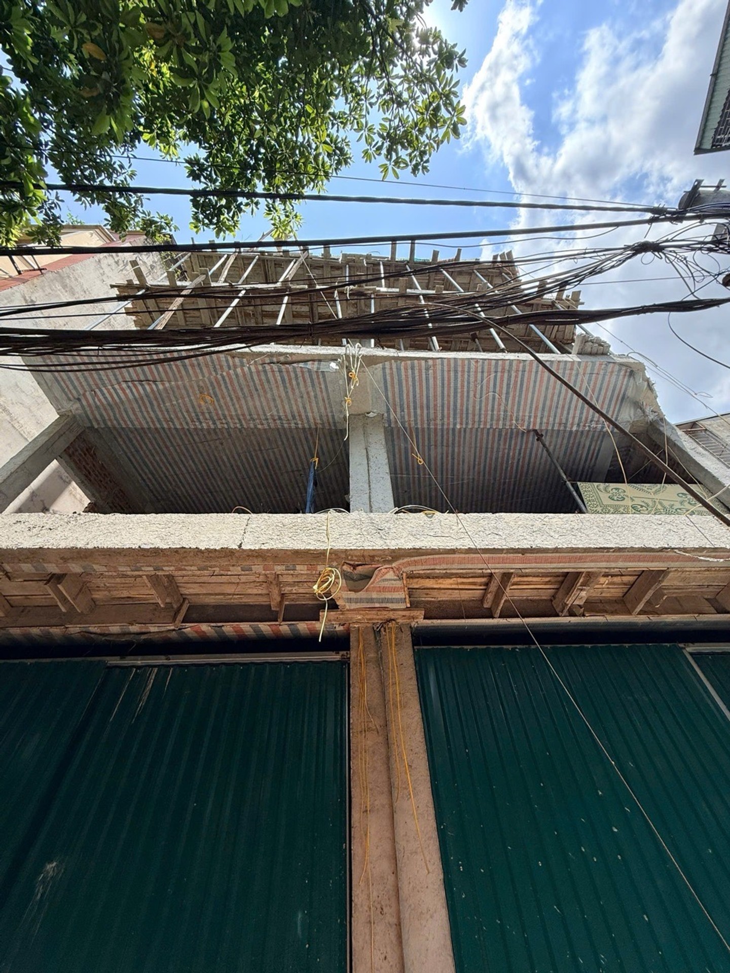 Bán nhà Nam Dư - diện tích 40m2 6 tầng - Thang máy, ngõ rộng thoáng - giá 11,5 tỷ