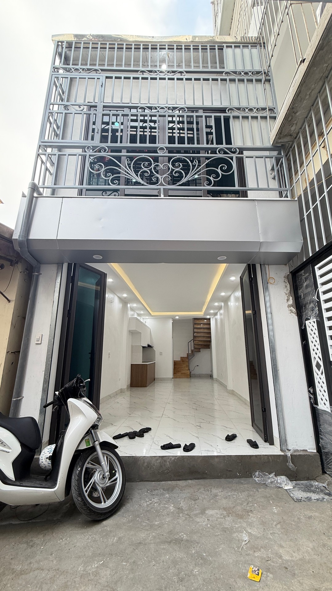 Bán nhà Giải Phóng - diện tích 36m2 2 tầng - Nhà sổ chung, ngõ thông - giá 4,3 tỷ