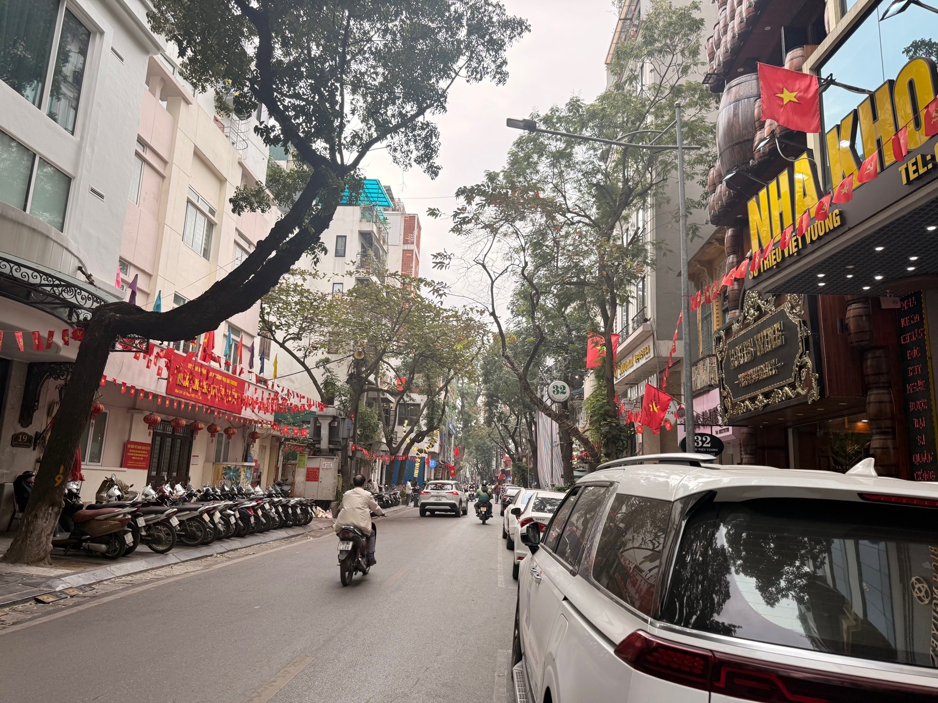 Bán nhà Triệu Việt Vương - diện tích 267m2 7 tầng - Mặt phố víp, hiếm - giá 373 tỷ