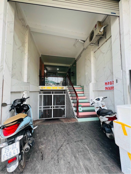 Bán nhà Hồng Hà - diện tích 130m2 6 tầng - Mặt phố ô tô tránh - giá 29 tỷ