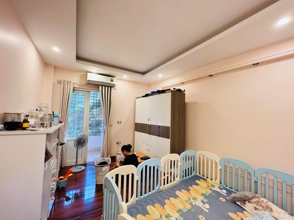 Bán nhà Nguyễn Khoái - diện tích 225m2 3 tầng - Mặt ngõ ô tô - giá 36 tỷ