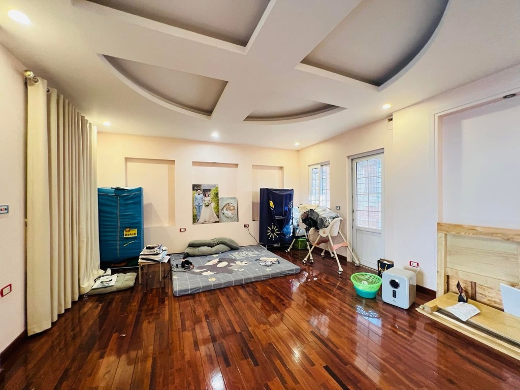 Bán nhà Nguyễn Khoái - diện tích 225m2 3 tầng - Mặt ngõ ô tô - giá 36 tỷ