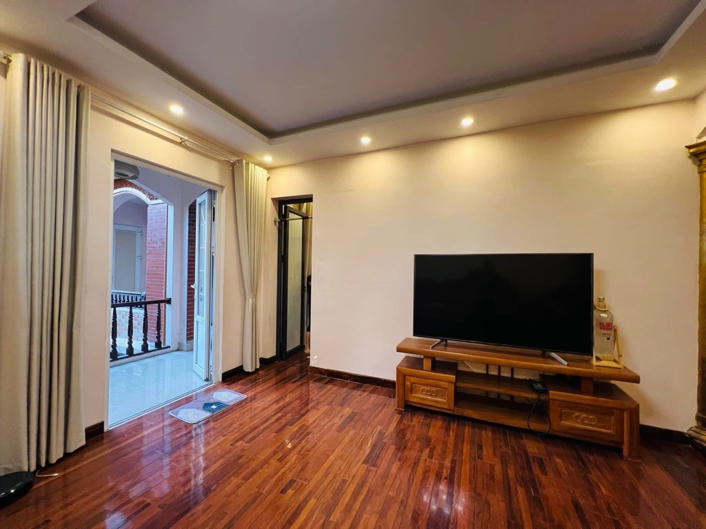 Bán nhà Nguyễn Khoái - diện tích 225m2 3 tầng - Mặt ngõ ô tô - giá 36 tỷ