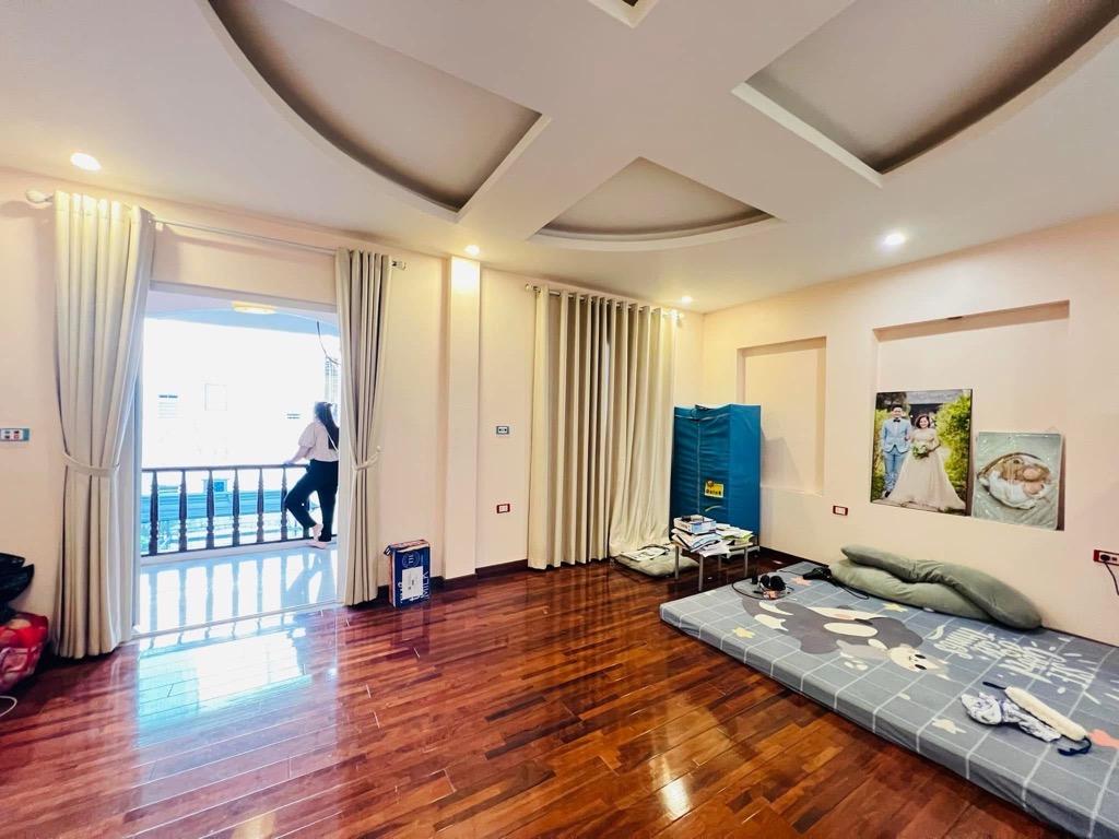 Bán nhà Nguyễn Khoái - diện tích 225m2 3 tầng - Mặt ngõ ô tô - giá 36 tỷ