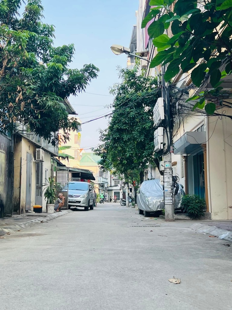 Bán nhà Nguyễn Khoái - diện tích 225m2 3 tầng - Mặt ngõ ô tô - giá 36 tỷ