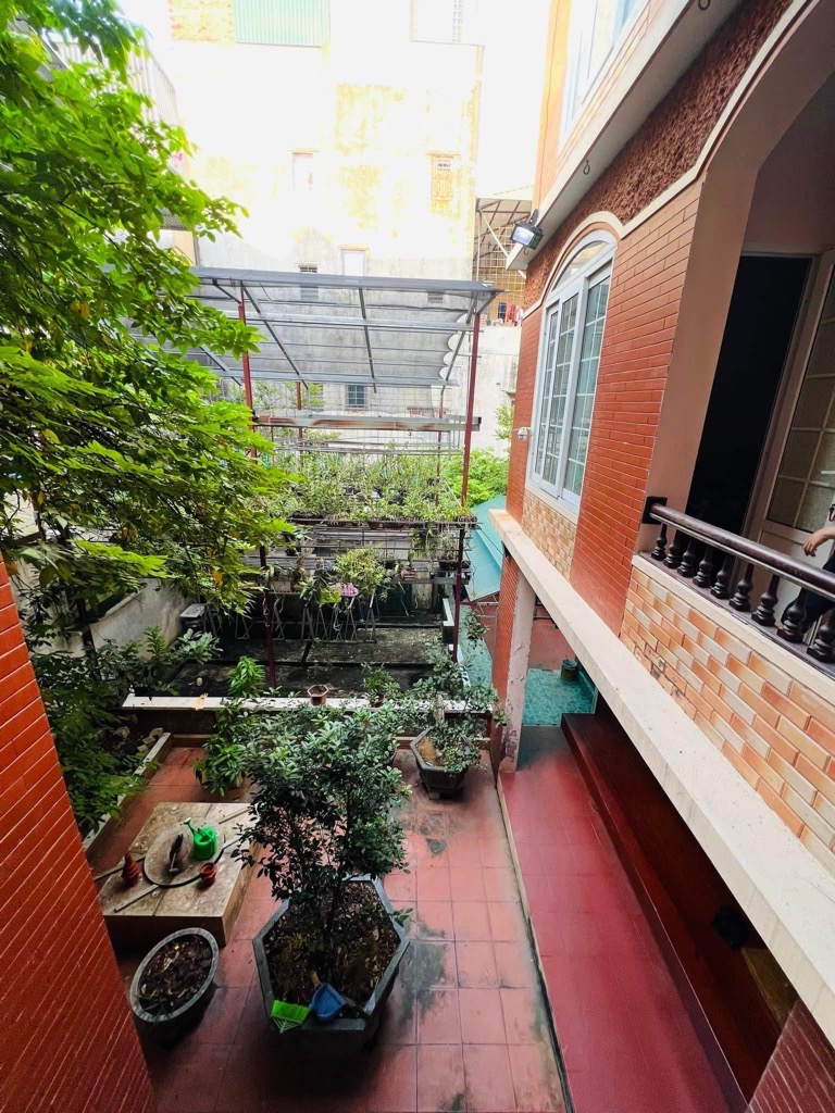 Bán nhà Nguyễn Khoái - diện tích 225m2 3 tầng - Mặt ngõ ô tô - giá 36 tỷ