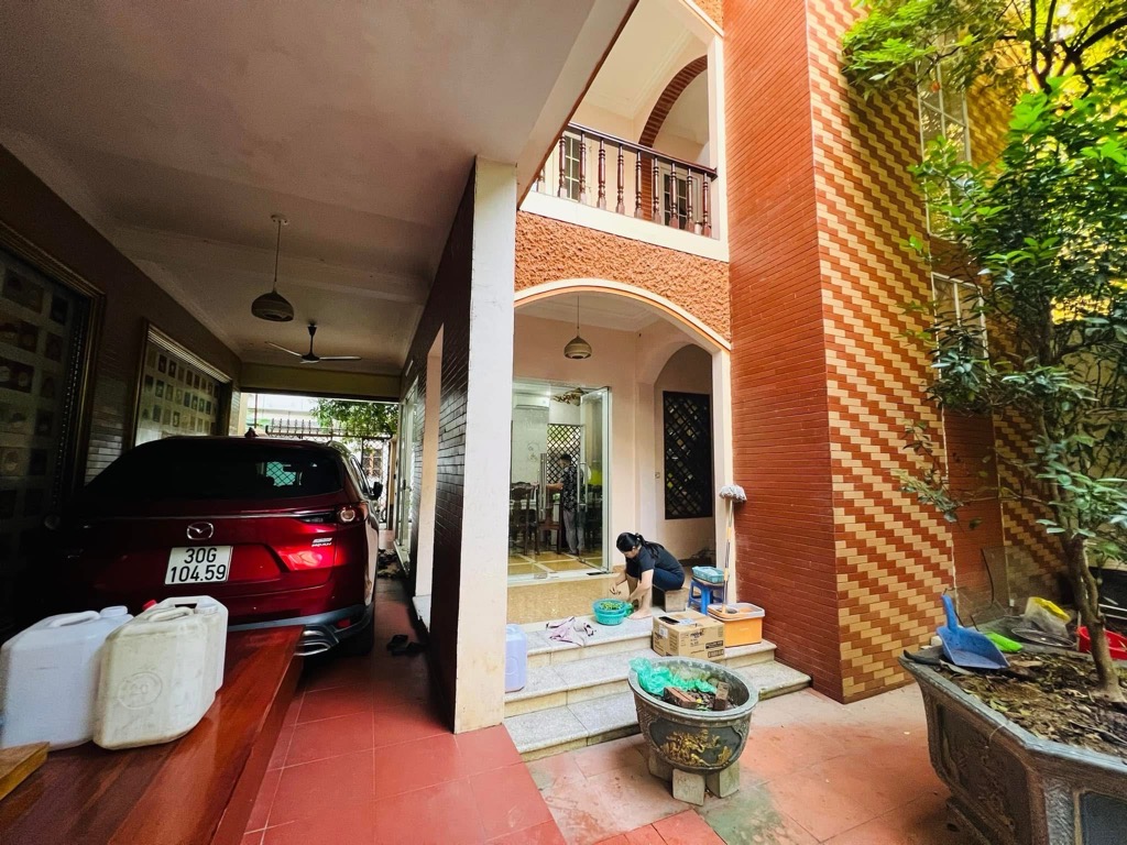 Bán nhà Nguyễn Khoái - diện tích 225m2 3 tầng - Mặt ngõ ô tô - giá 36 tỷ