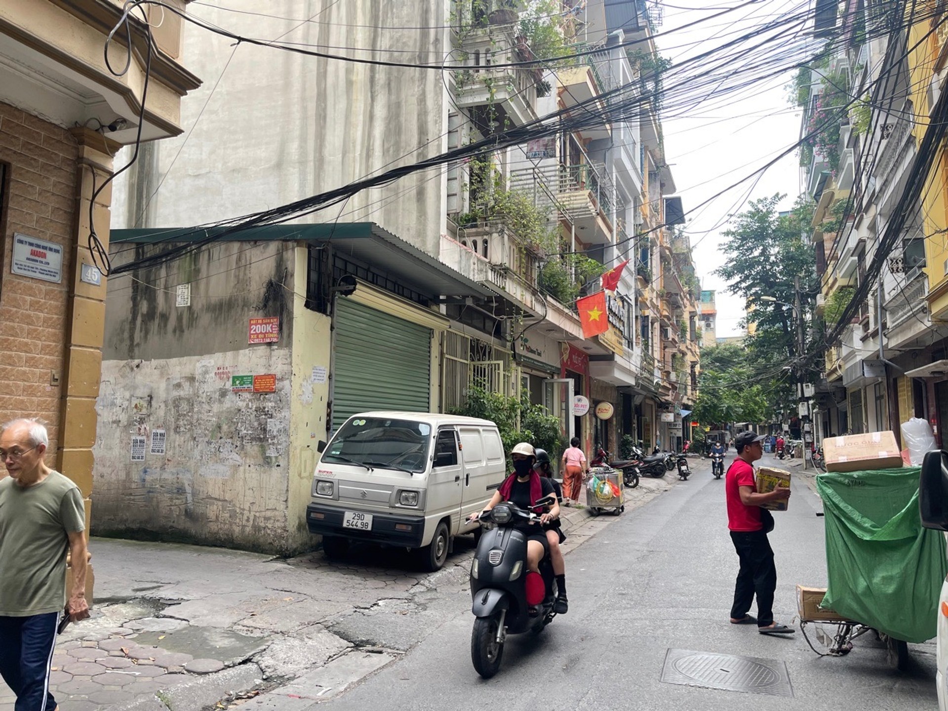 Bán nhà Hòa Bình - diện tích 20m2 4 tầng - Nhà dân xây chắc chắn - giá 5,7 tỷ
