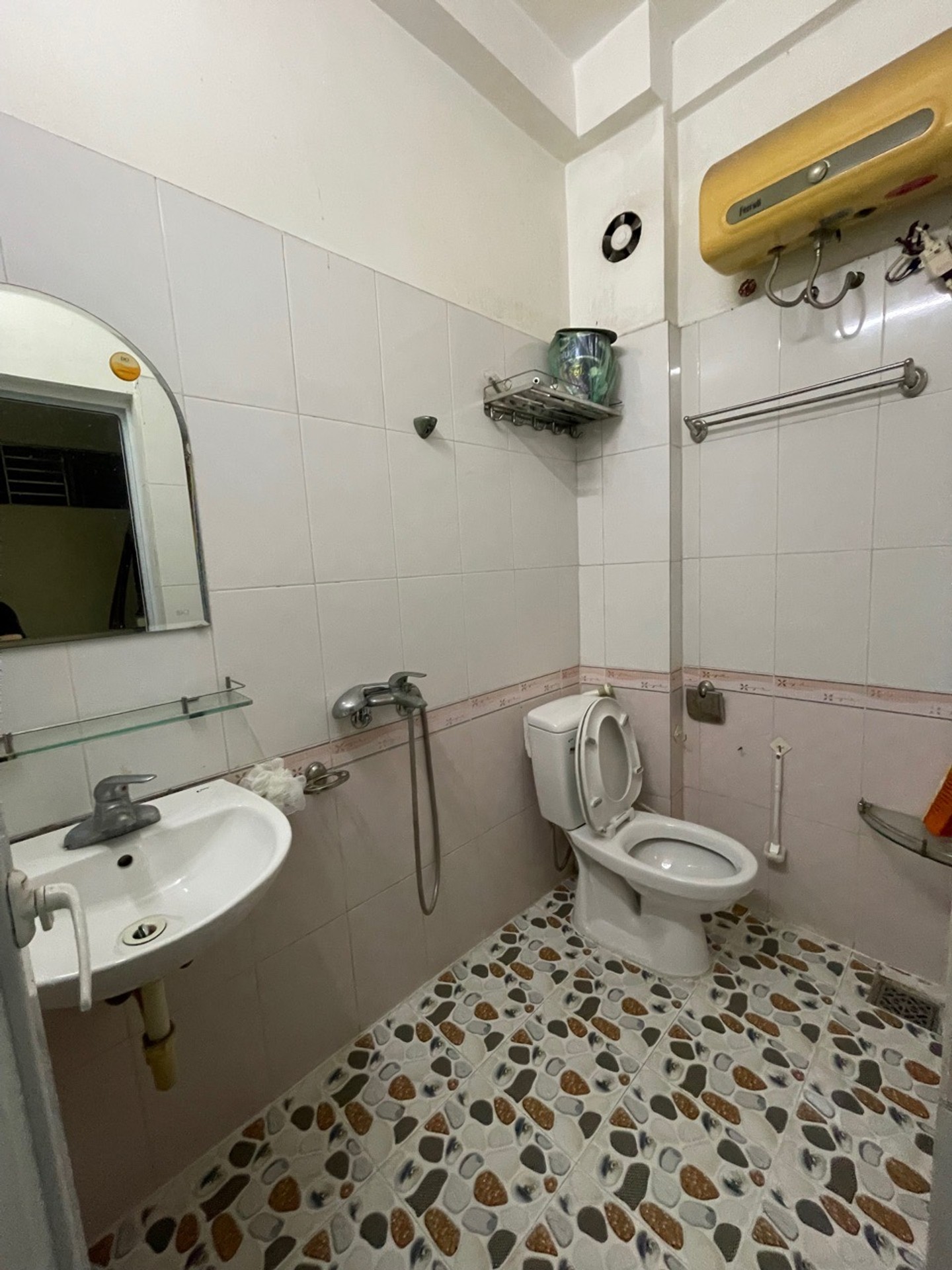Bán nhà Hòa Bình - diện tích 20m2 4 tầng - Nhà dân xây chắc chắn - giá 5,7 tỷ