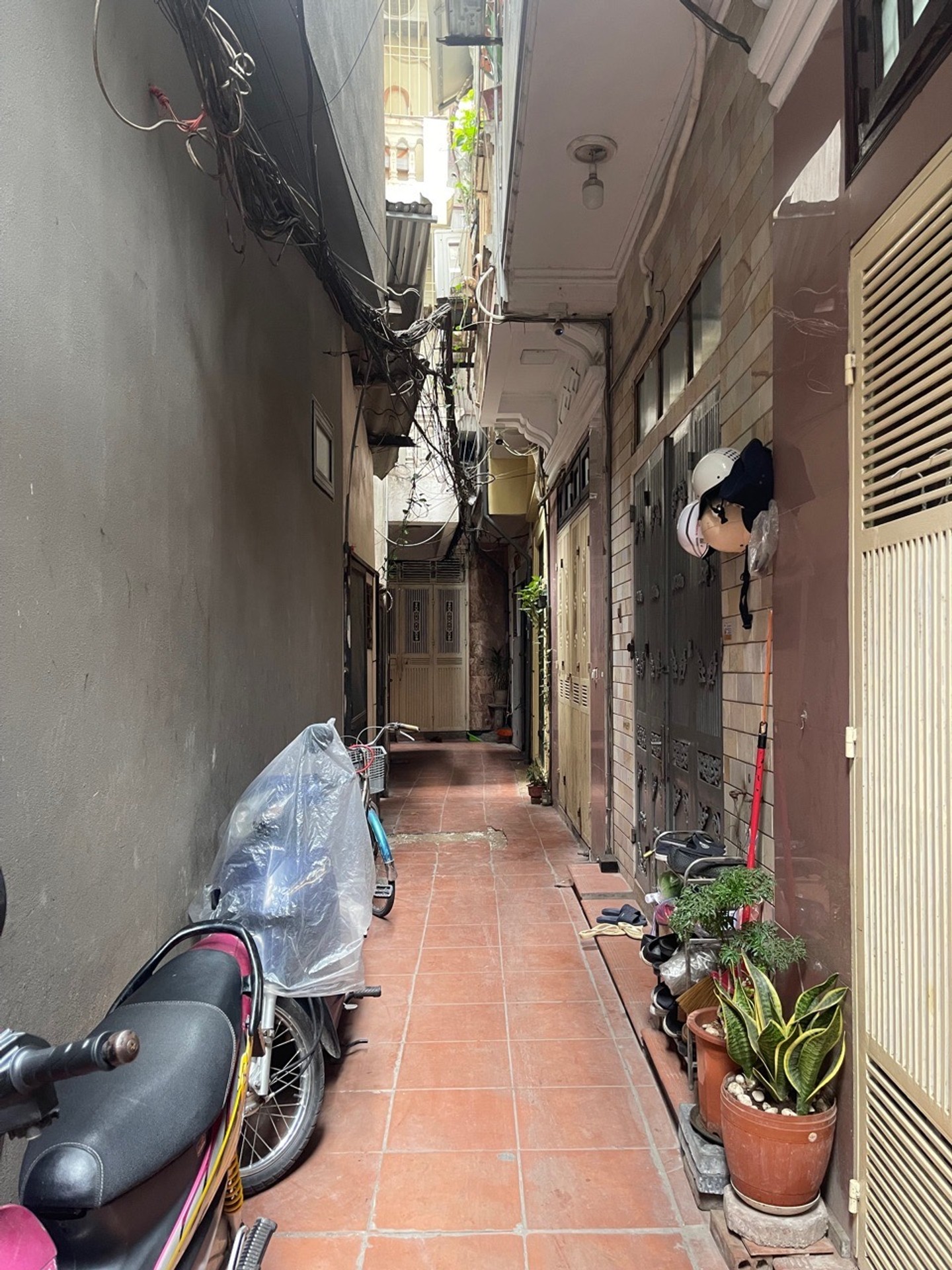 Bán nhà Hòa Bình - diện tích 20m2 4 tầng - Nhà dân xây chắc chắn - giá 5,7 tỷ