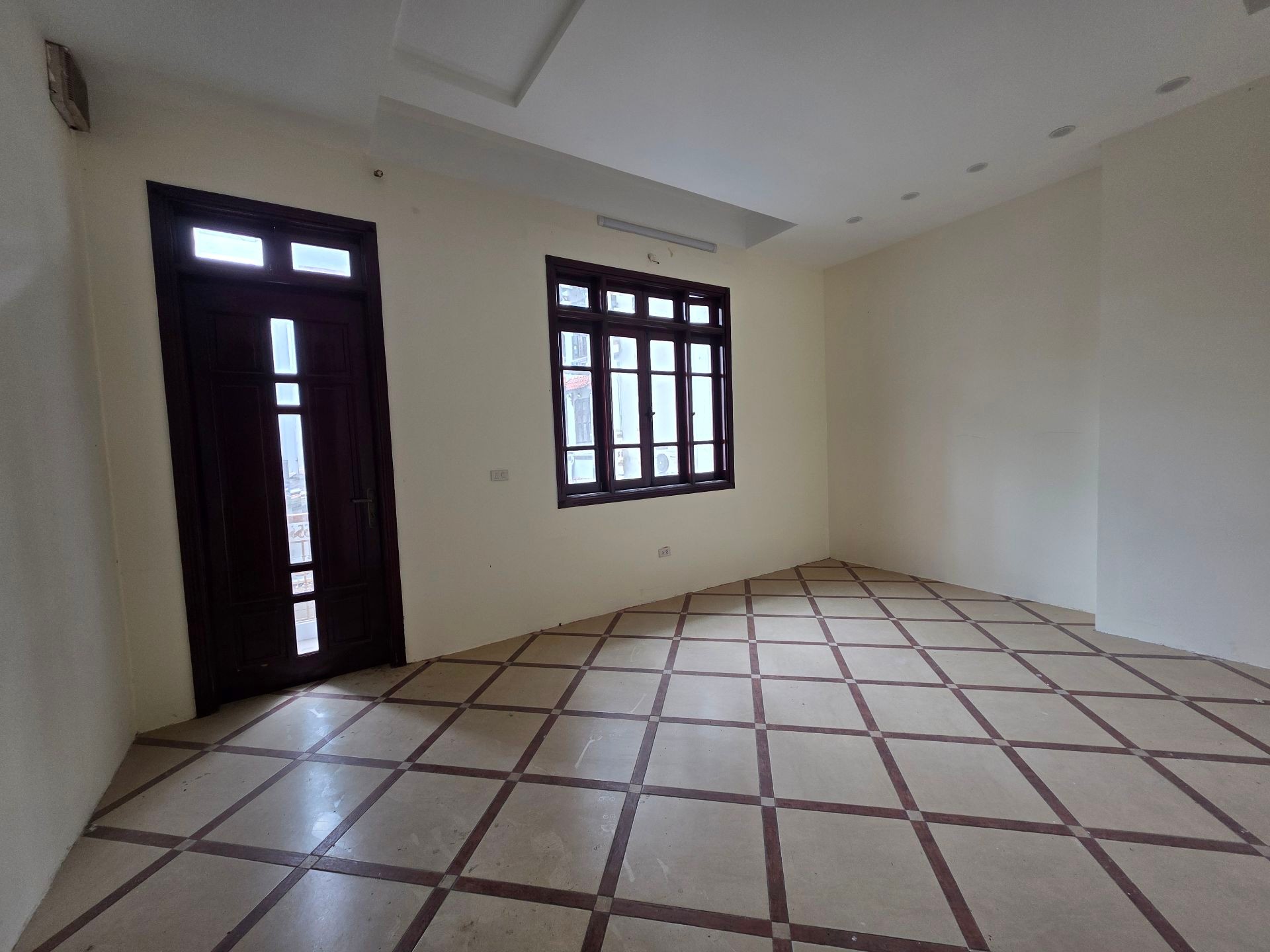 Bán nhà Kim Giang - diện tích 280m2 5 tầng - Ngõ 2 ô tô tránh - giá 115 tỷ