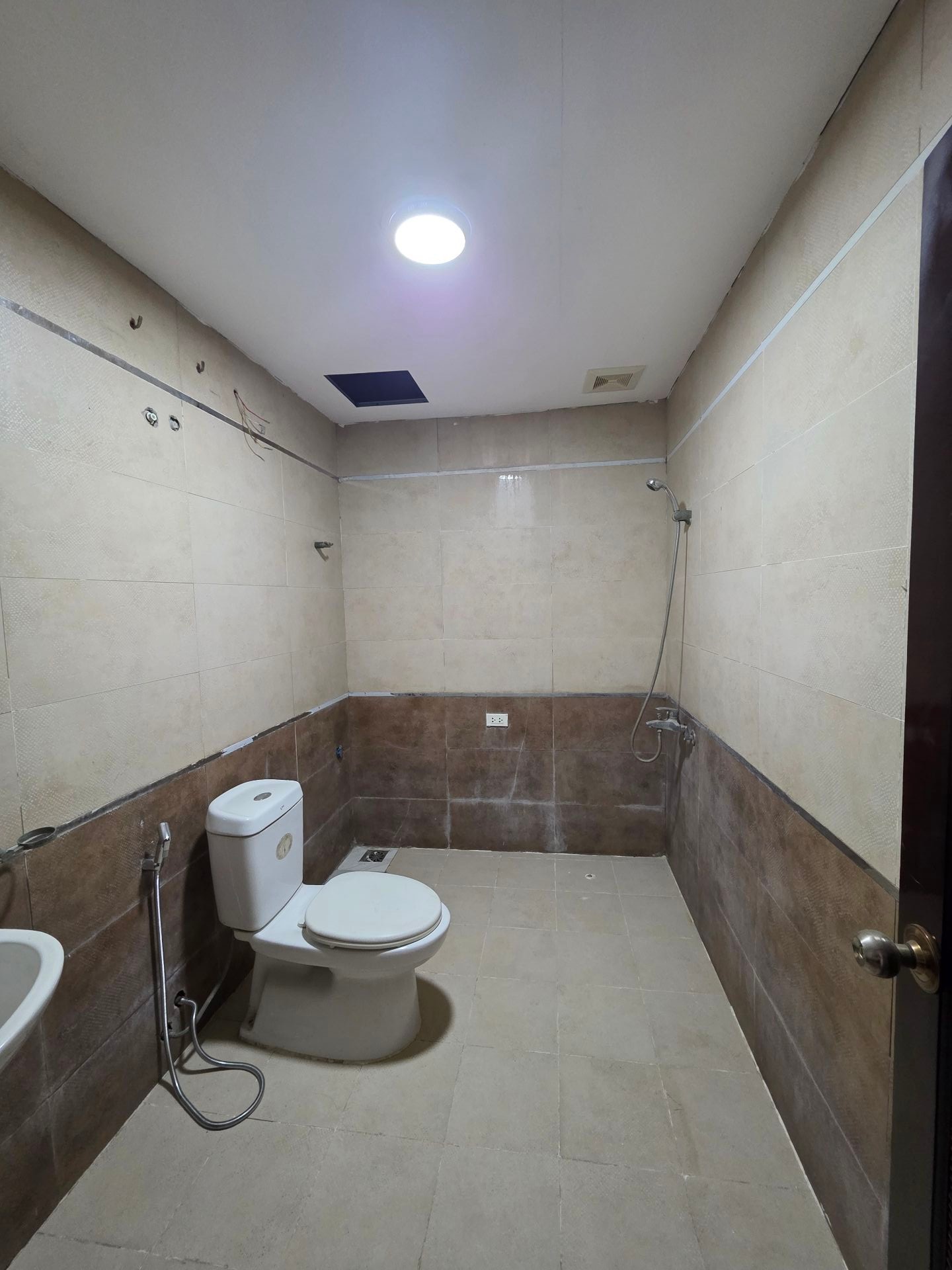 Bán nhà Kim Giang - diện tích 280m2 5 tầng - Ngõ 2 ô tô tránh - giá 115 tỷ