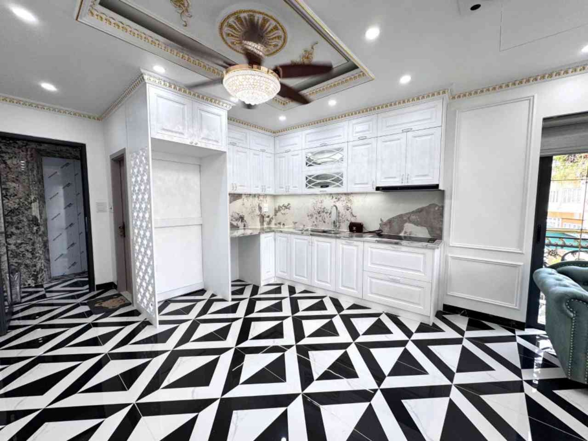 Bán nhà Yên Lạc - diện tích 51m2 7 tầng - Lô góc hiếm - giá 26,5 tỷ