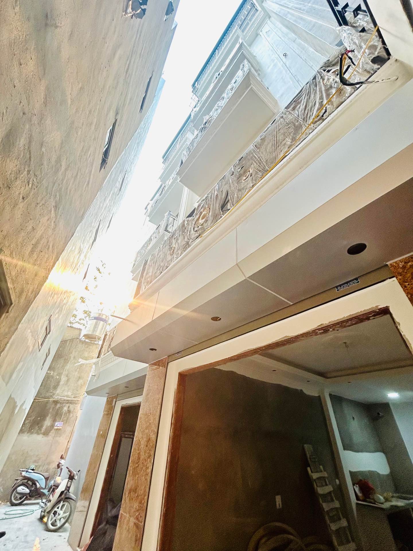 Bán nhà Nguyễn Khoái - diện tích 30m2 5 tầng - gần phố - giá 5,2 tỷ