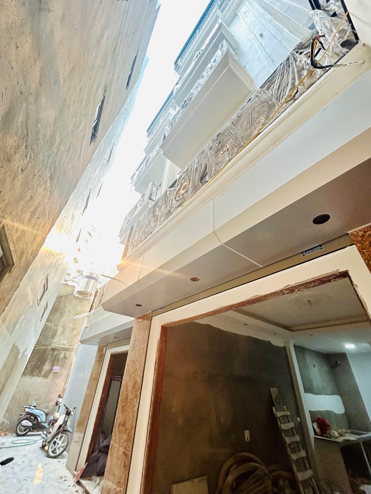 Bán nhà Nguyễn Khoái - diện tích 30m2 5 tầng - gần phố - giá 5,2 tỷ