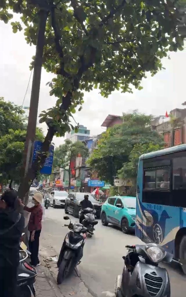 Bán nhà Thái Thịnh - diện tích 39m2 3 tầng - Bán đất tặng nhà - giá 10,2 tỷ