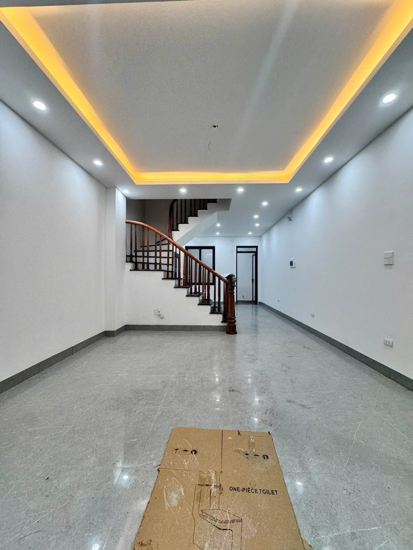 Bán nhà Đông Thiên - diện tích 46m2 2 tầng - Nhà mới, view hồ - giá 2,48 tỷ
