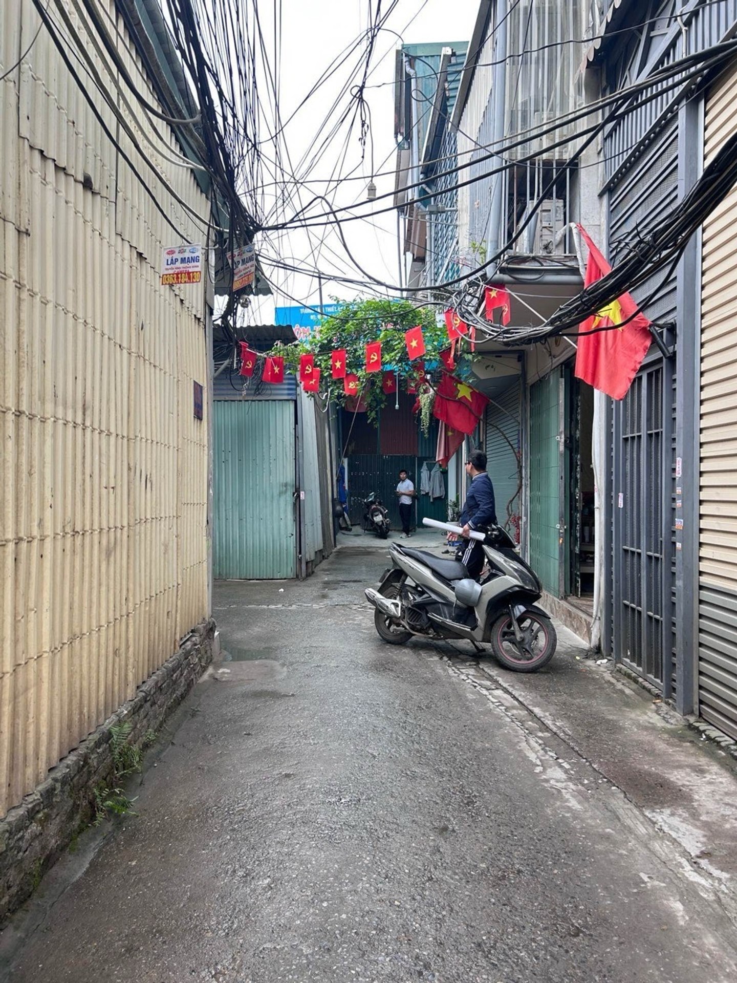 Bán nhà Đông Thiên - diện tích 46m2 2 tầng - Nhà mới, view hồ - giá 2,48 tỷ