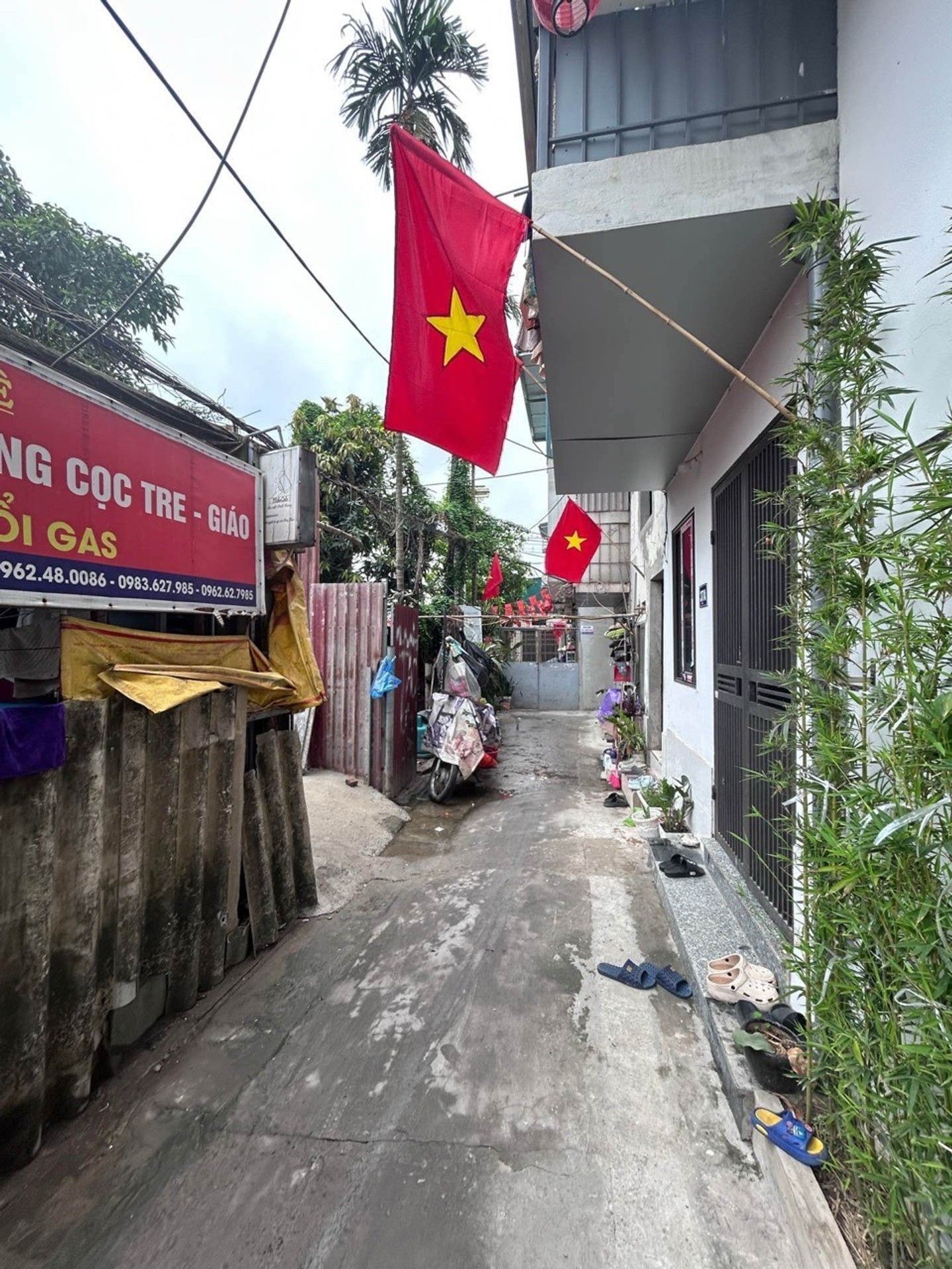 Bán nhà Đông Thiên - diện tích 46m2 2 tầng - Nhà mới, view hồ - giá 2,48 tỷ