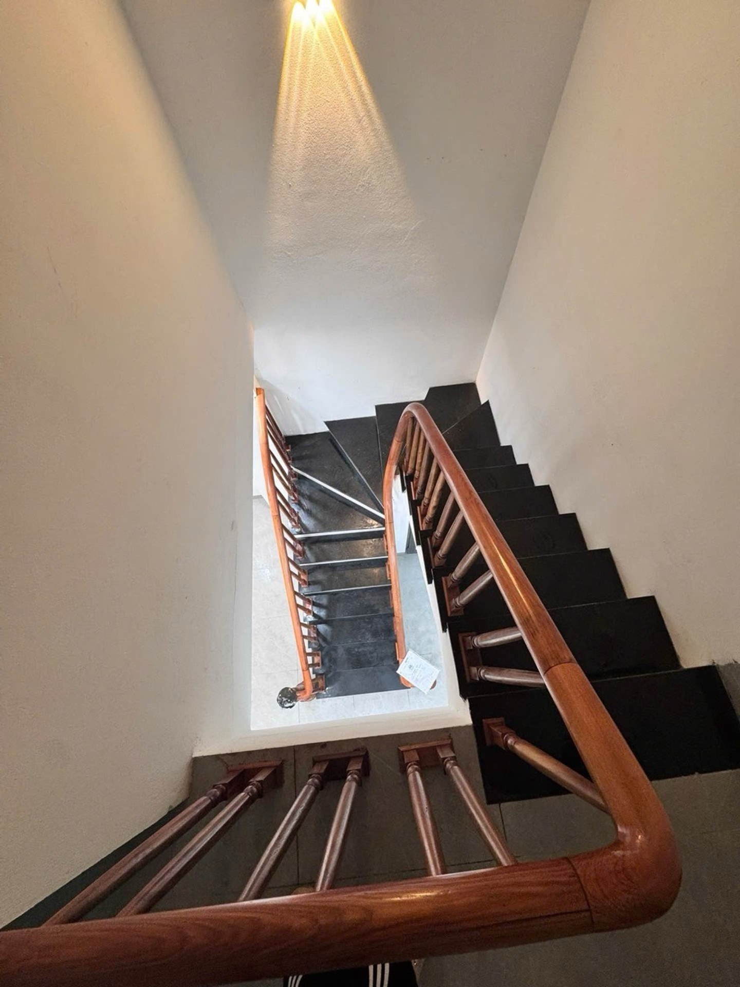 Bán nhà Đông Thiên - diện tích 46m2 2 tầng - Nhà mới, view hồ - giá 2,48 tỷ